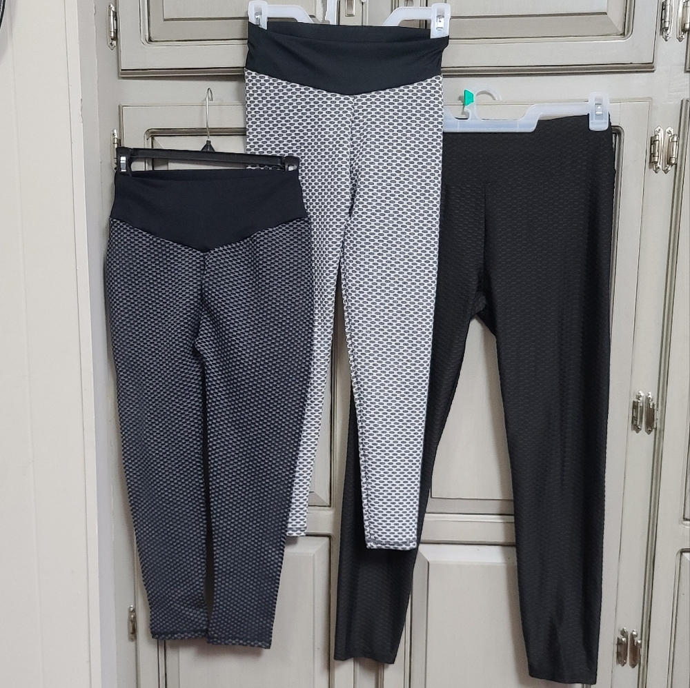 Set of 3 textured, booty-pushup leggings
